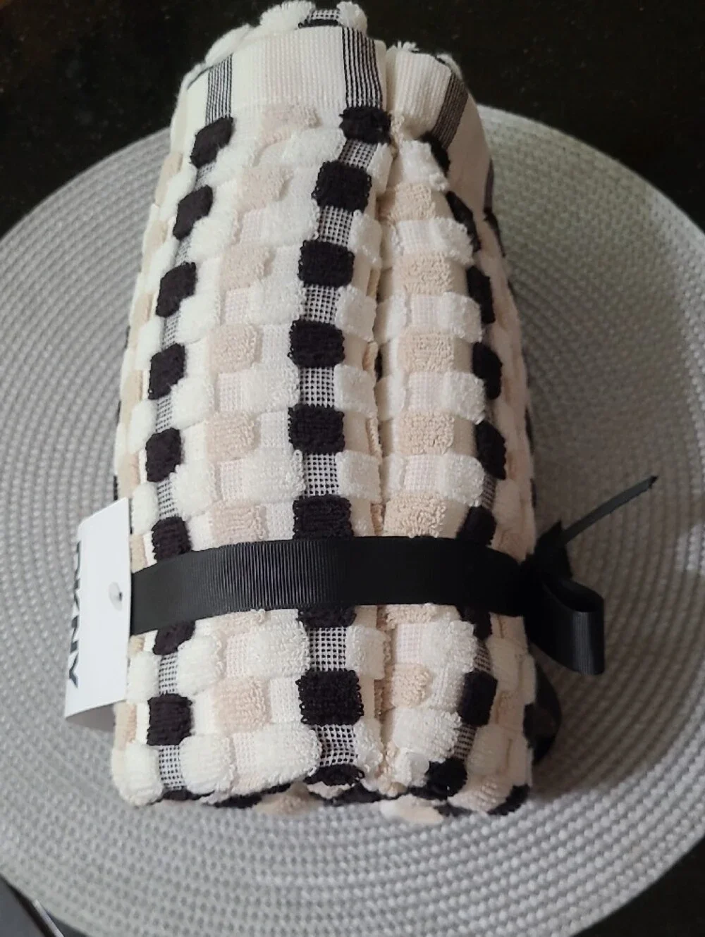 DKNY Maya Tile Hand Towel Set
